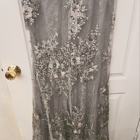 MAC DUGGAL PLATNIMUM EMBELLISHED V NECK ILLUSION LONG SLEEVE GOWN 8 NWOT - Picture 7 of 11